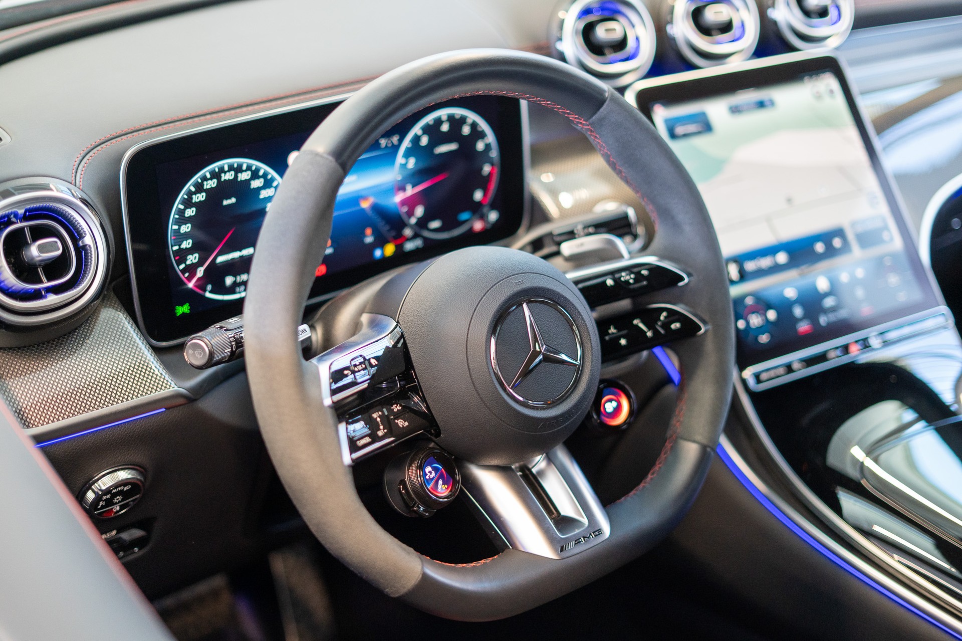 MERCEDES-BENZ GLC 43 AMG 4matic / Facelift / 360°Grad / Ambientebeleuchtung-image-10