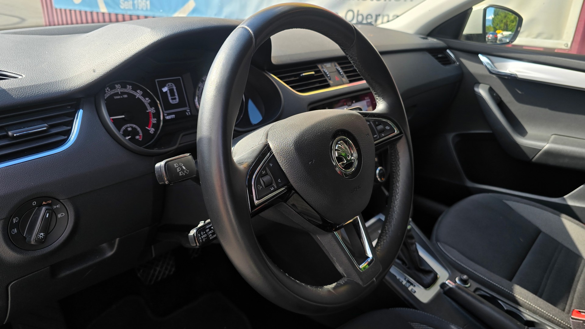 SKODA Octavia Combi 1.6 TDI Ambition-image-10