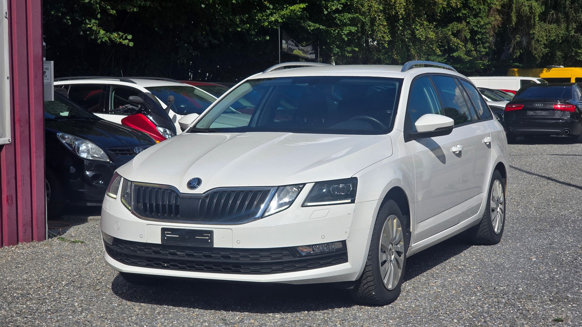 SKODA Octavia Combi 1.6 TDI Ambition-showroom-element-1