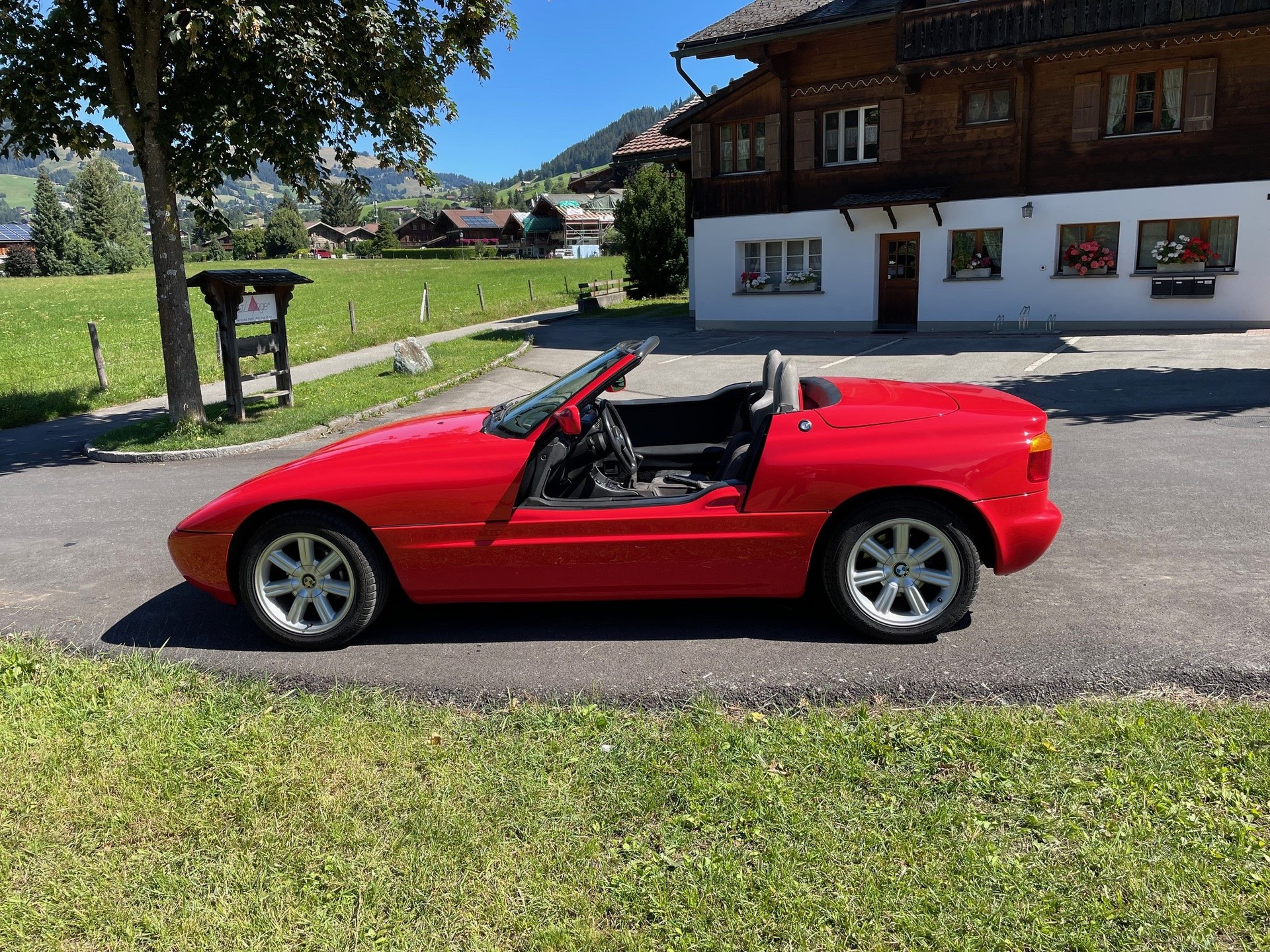 BMW Z1-showroom-element-3