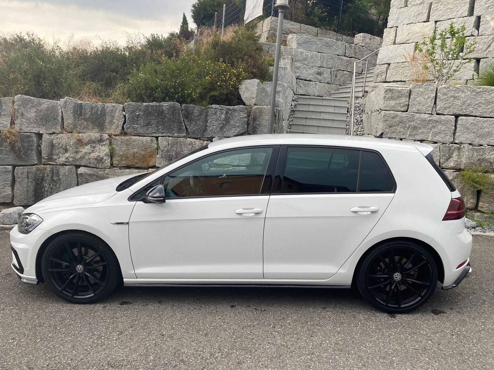 VW Golf 2.0 TSI R 4Motion DSG-image-1