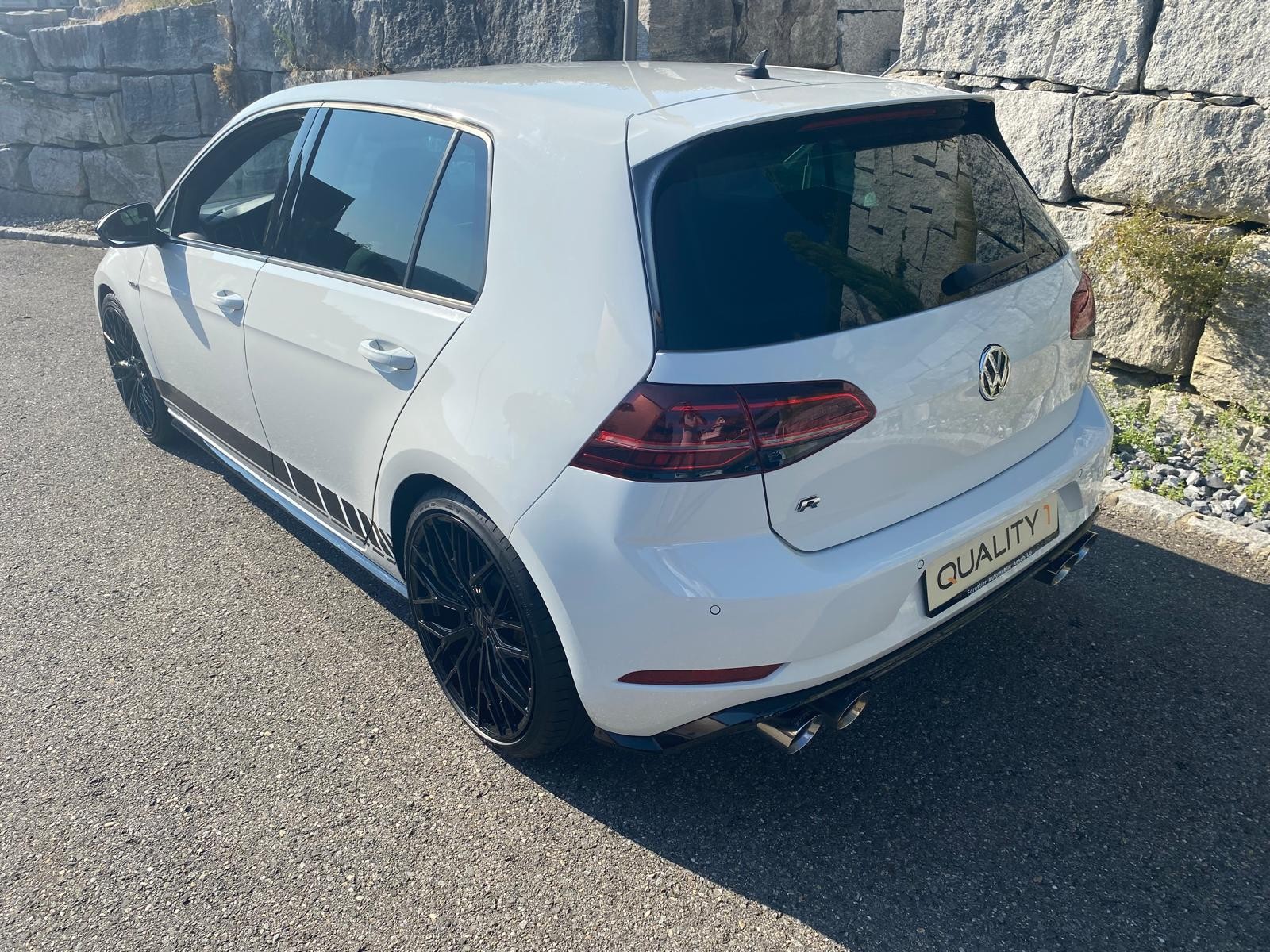 VW Golf 2.0 TSI R 4Motion DSG-image-2