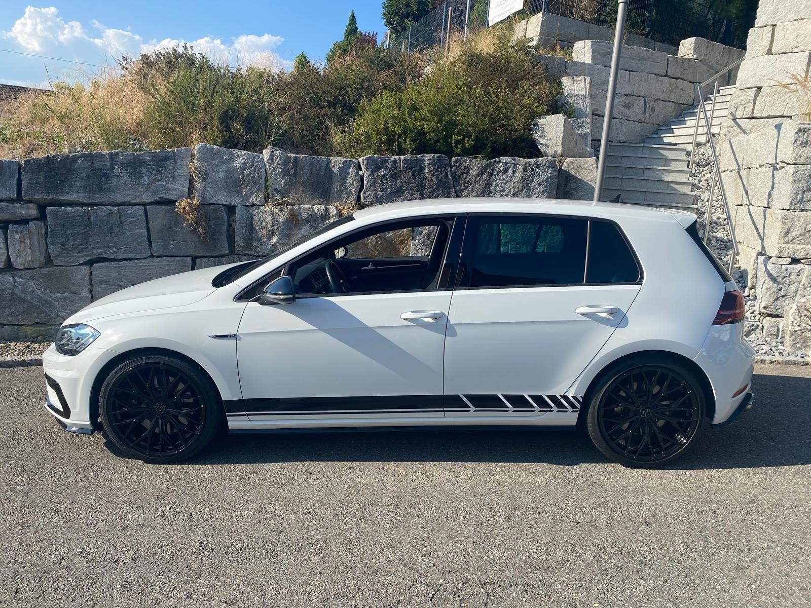 VW Golf 2.0 TSI R 4Motion DSG-image-1