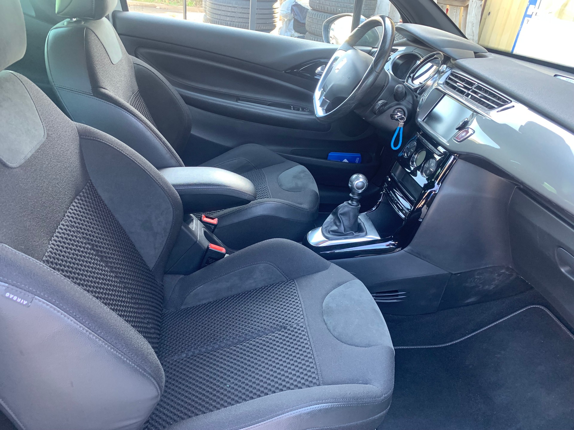 DS AUTOMOBILES DS3 1.6 16V BlueHDi Sport Chic Plus-image-14