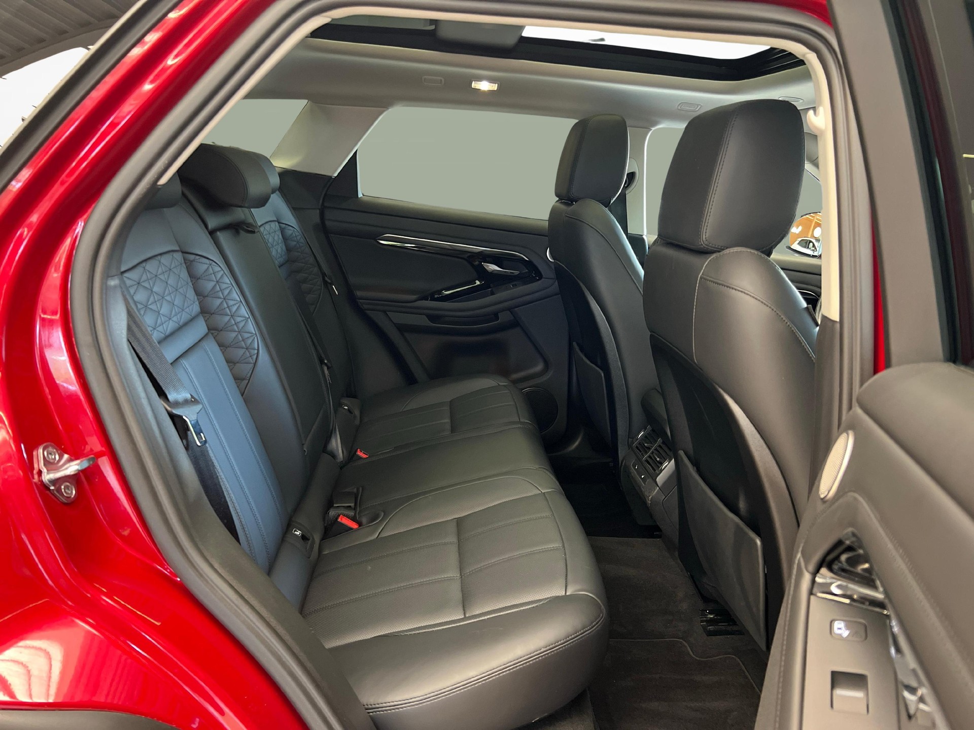LAND ROVER Range Rover Evoque 1.5 T 300e R-Dynamic Autobiography Leasing 0.99%-image-10