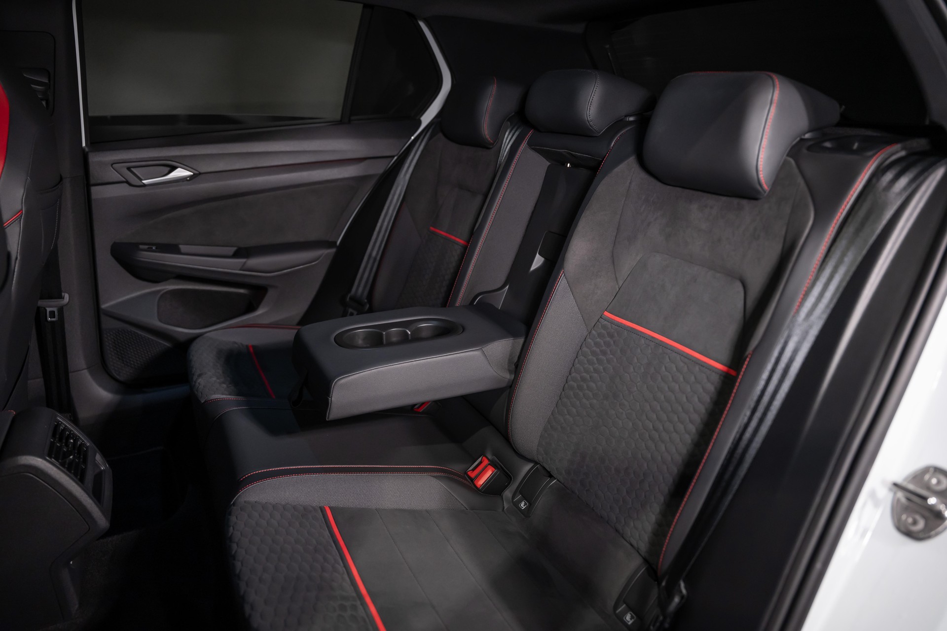 VW Golf VIII 2.0 TSI GTI Clubsport DSG-image-16