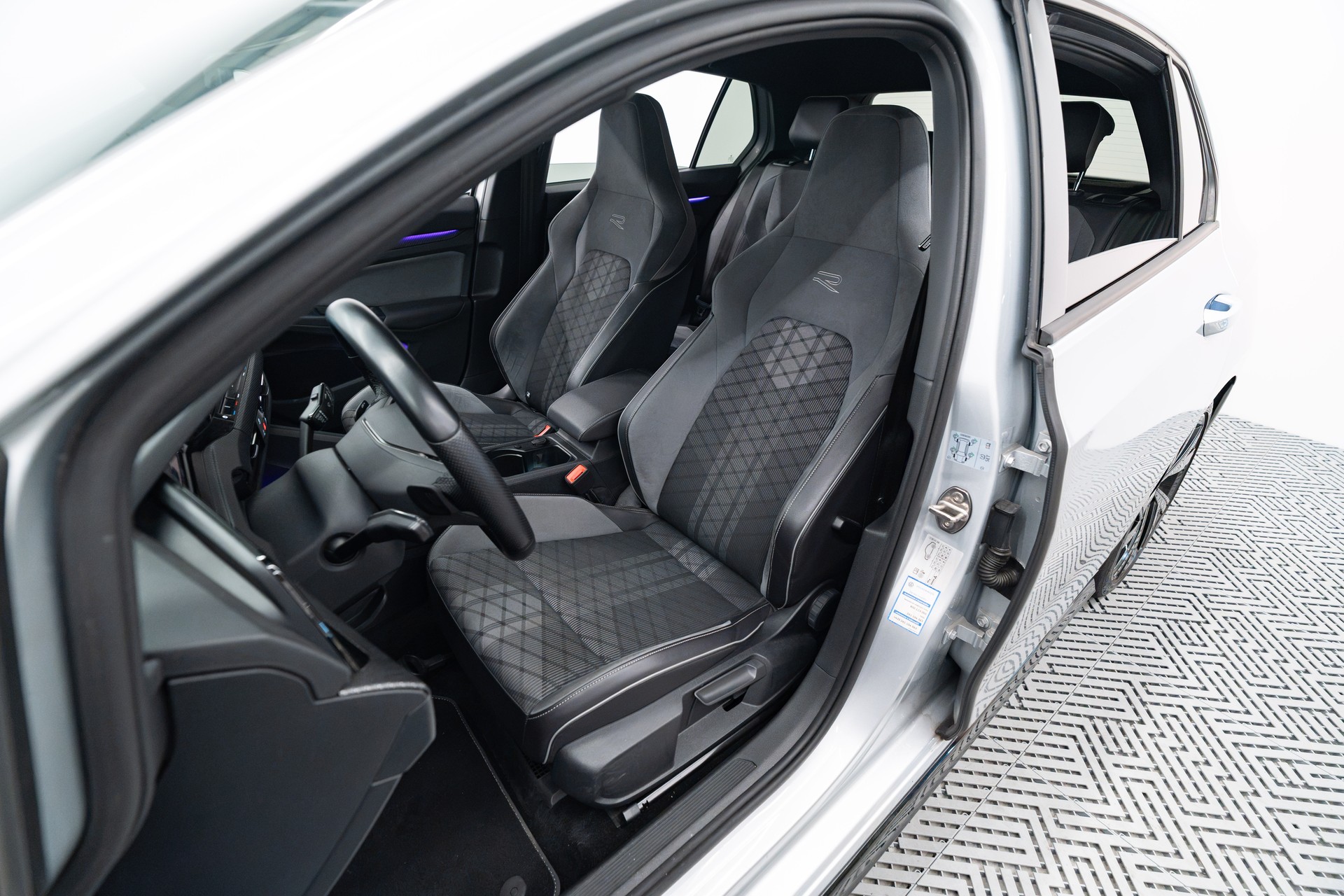 VW Golf 1.5 eTSI mHEV ACT R-Line DSG-image-7