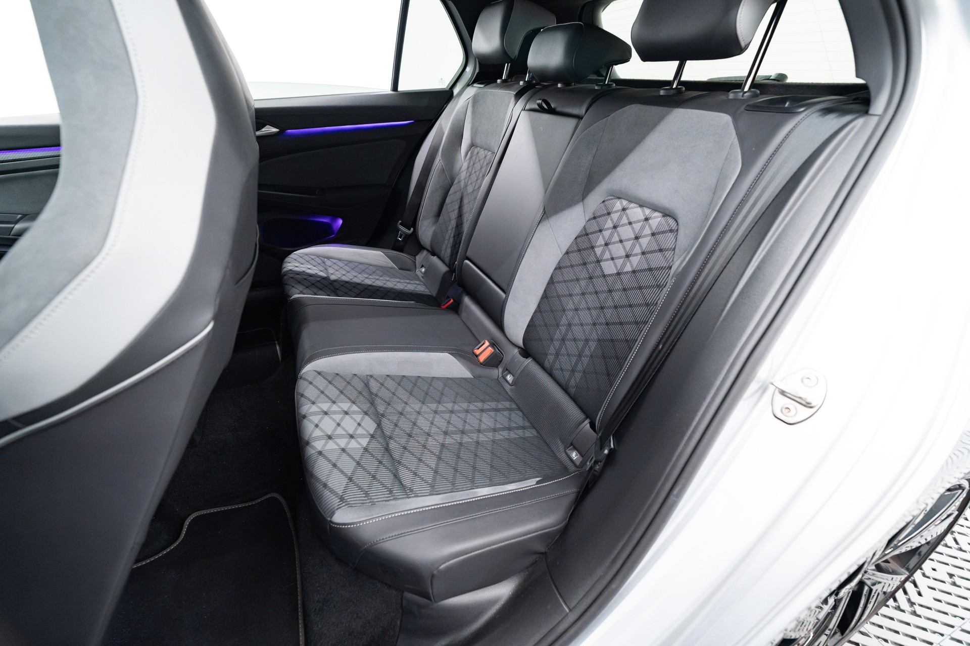 VW Golf 1.5 eTSI mHEV ACT R-Line DSG-image-8