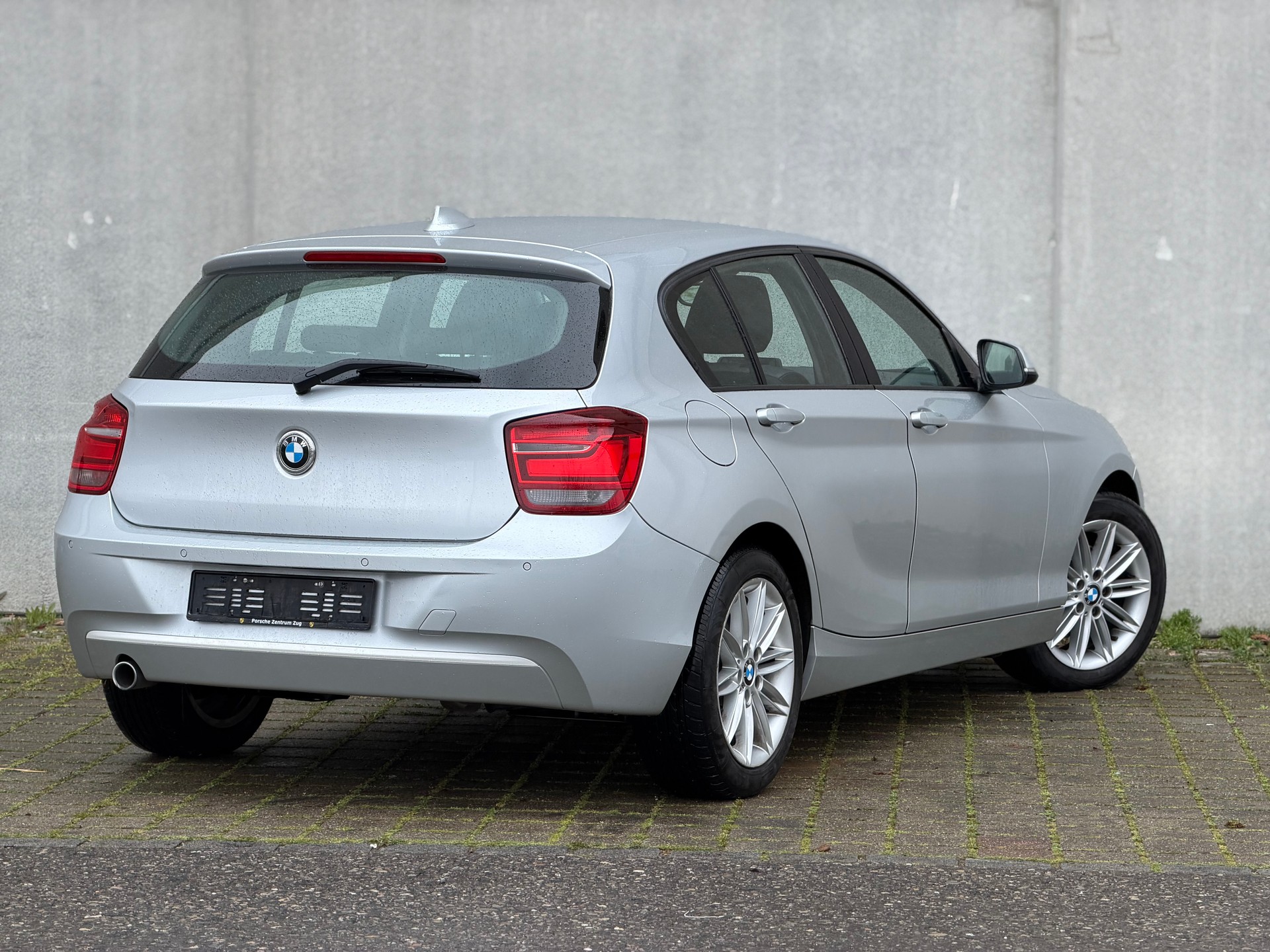 BMW 120d Urban Line Steptronic-showroom-element-1