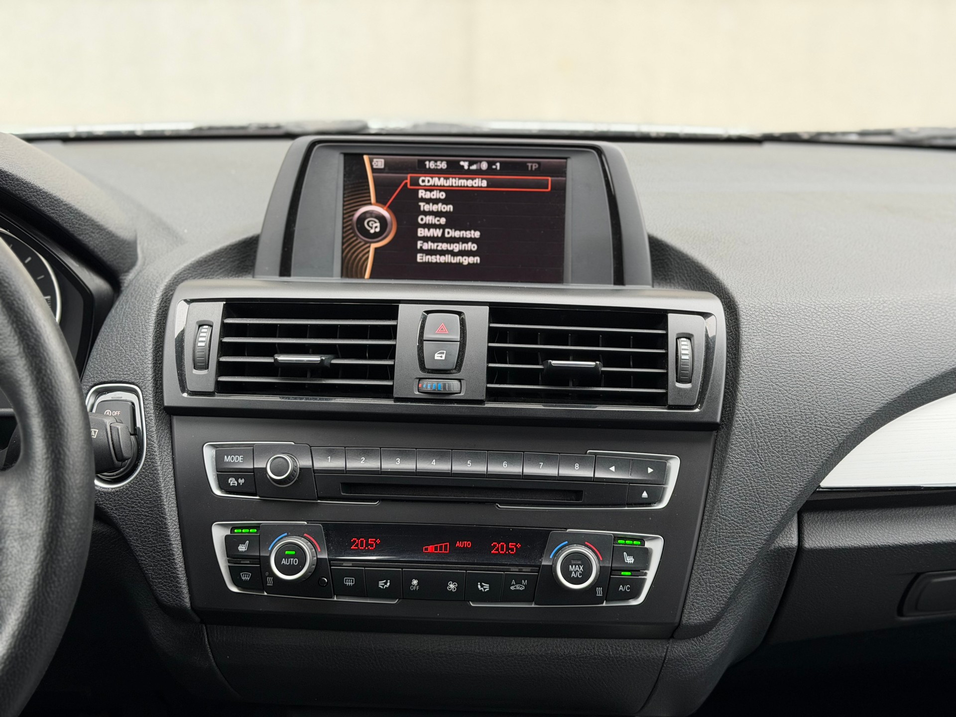 BMW 120d Urban Line Steptronic-image-5