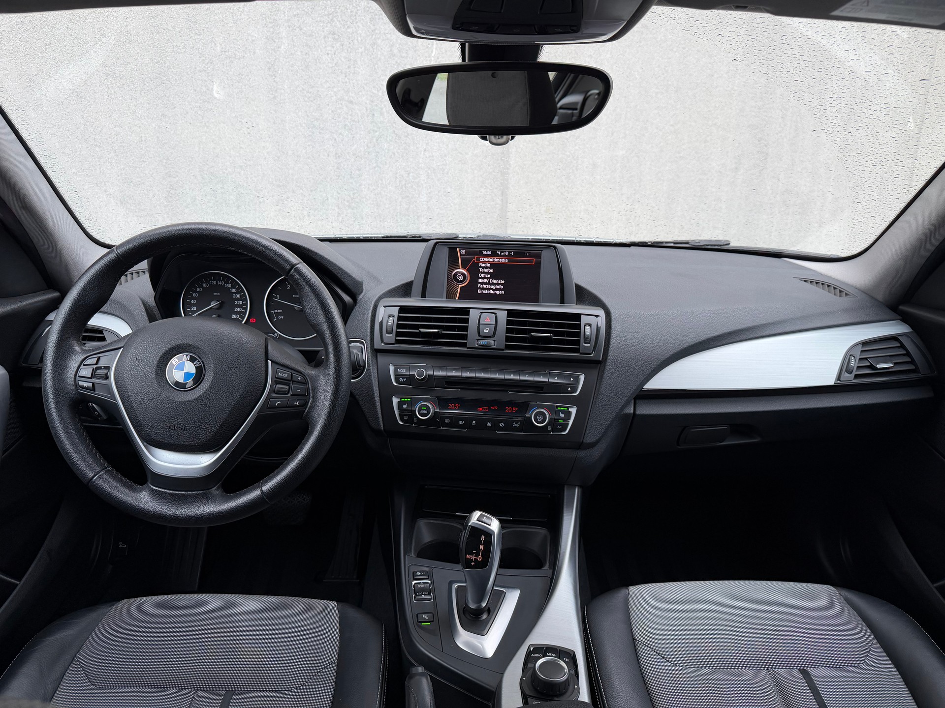 BMW 120d Urban Line Steptronic-image-4