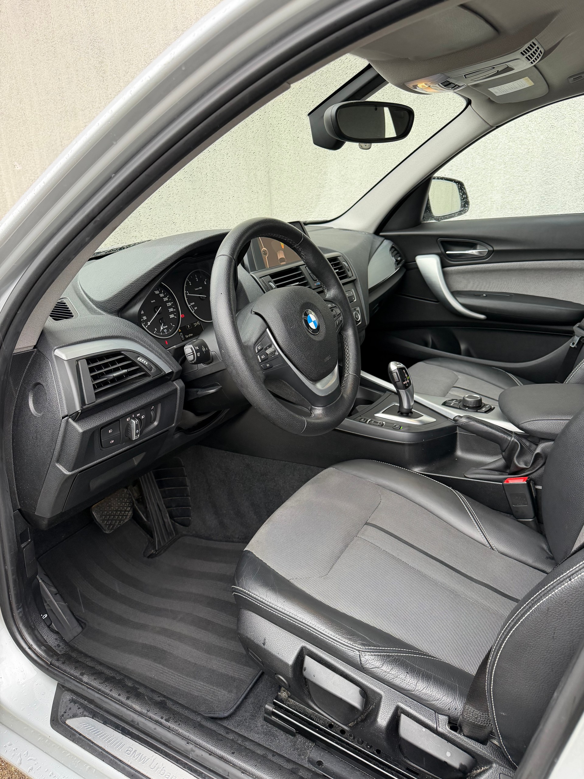 BMW 120d Urban Line Steptronic-showroom-element-2