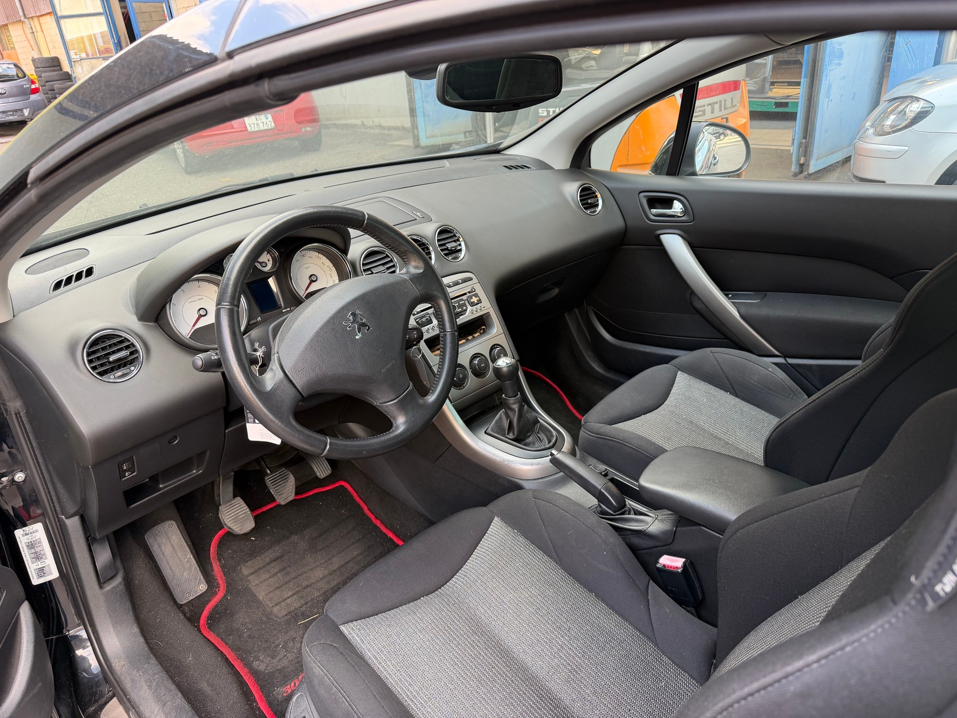 PEUGEOT 308 CC 1.6 16V VTi Sport-image-4