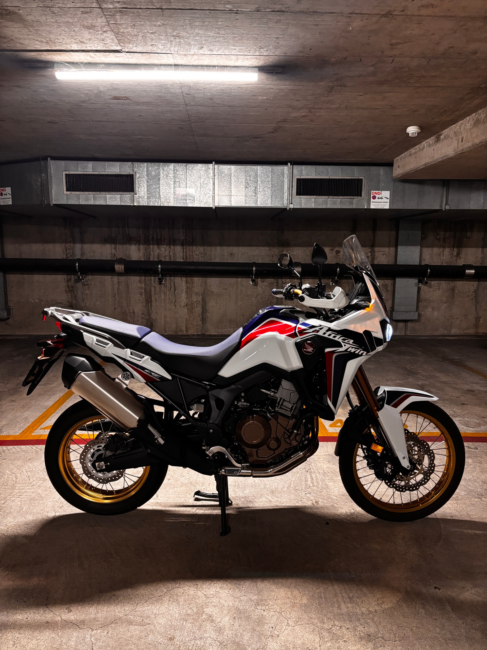 HONDA CRF 1000A Africa Twin-image-3