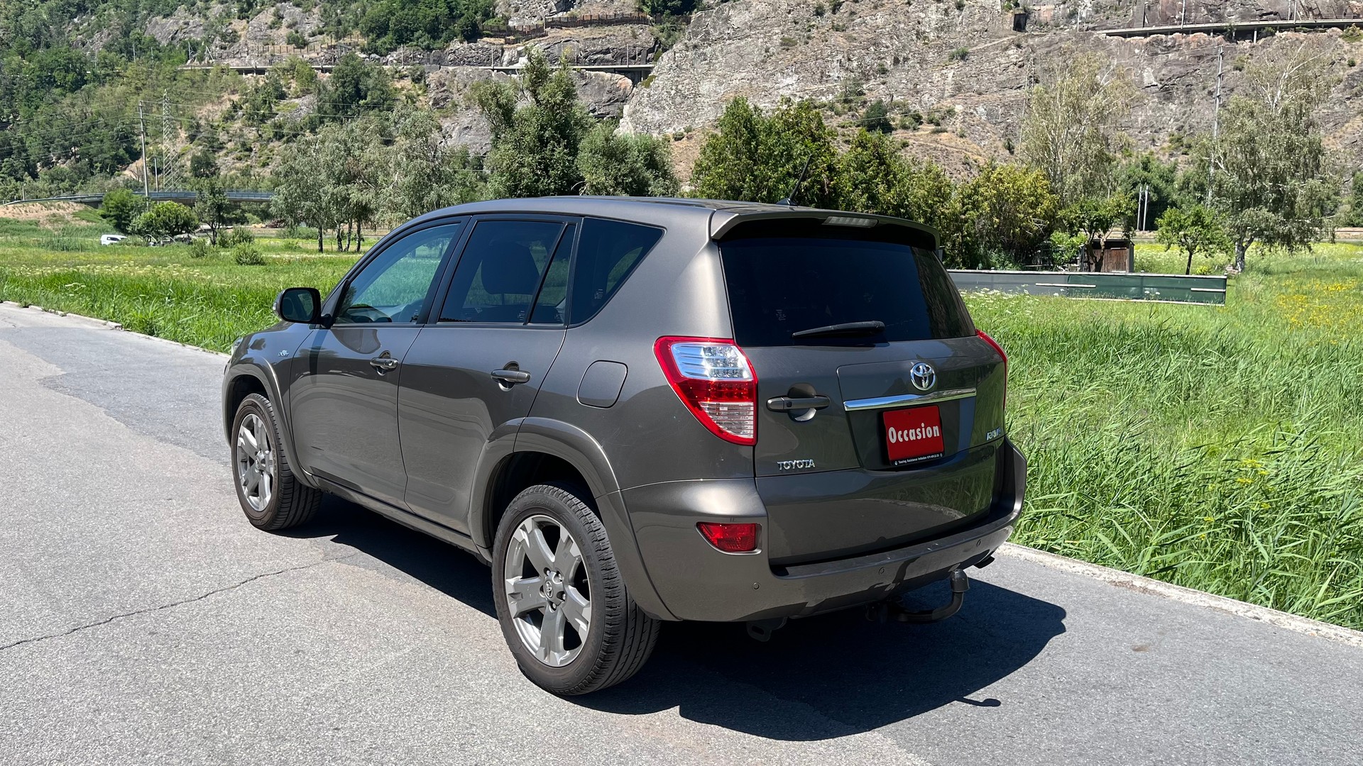 TOYOTA RAV-4 2.2D-CAT Linea Sol Premium AT-image-2