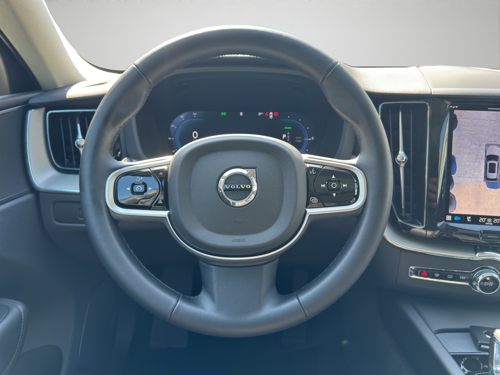 VOLVO XC60 2.0 T6 TE Plus Dark eAWD-showroom-element-3