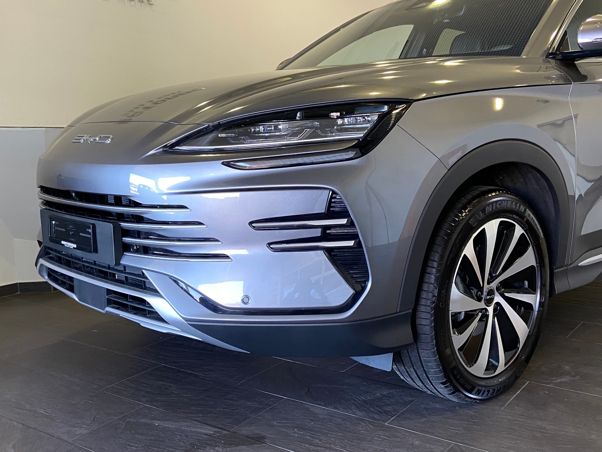 BYD Seal U DM-i Design AWD-showroom-element-2