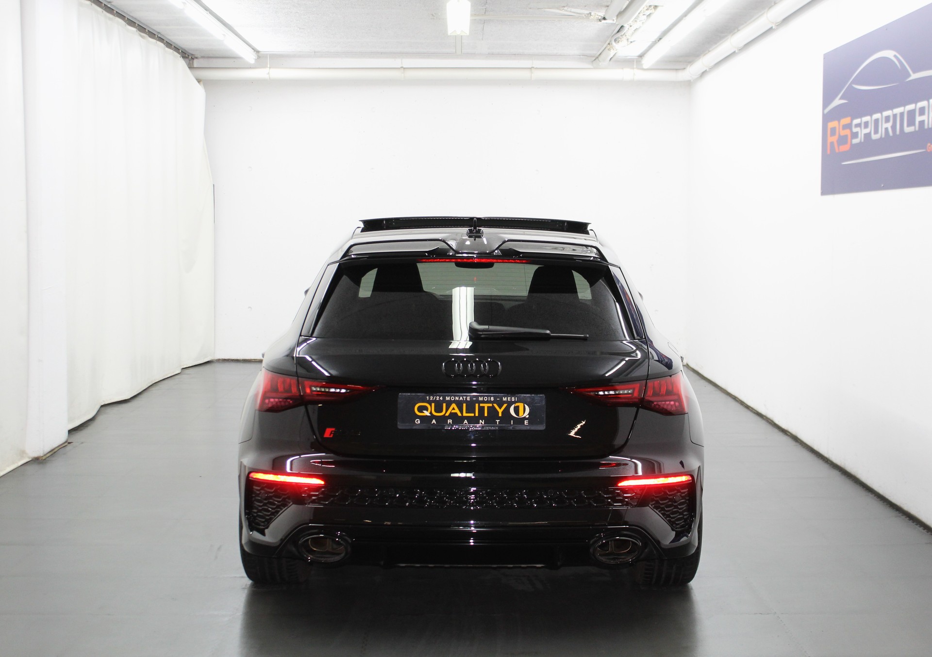 AUDI RS3 Sportback 2.5 TSI quattro S-tronic/ RS-Designpaket plus rot / Keramikbremsanlage / CH-Fahrzeug-image-5