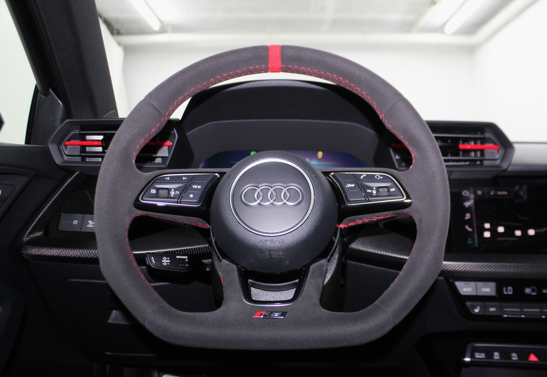 AUDI RS3 Sportback 2.5 TSI quattro S-tronic/ RS-Designpaket plus rot / Keramikbremsanlage / CH-Fahrzeug-image-14