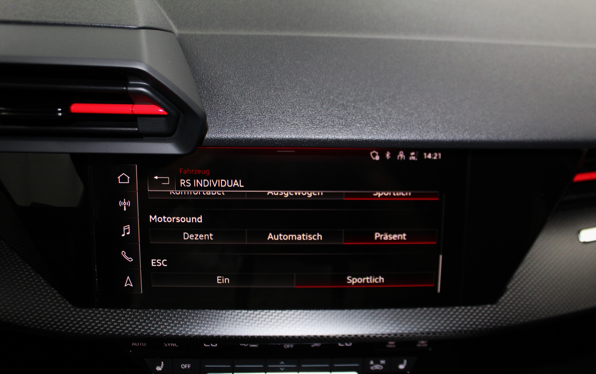 AUDI RS3 Sportback 2.5 TSI quattro S-tronic/ RS-Designpaket plus rot / Keramikbremsanlage / CH-Fahrzeug-image-29