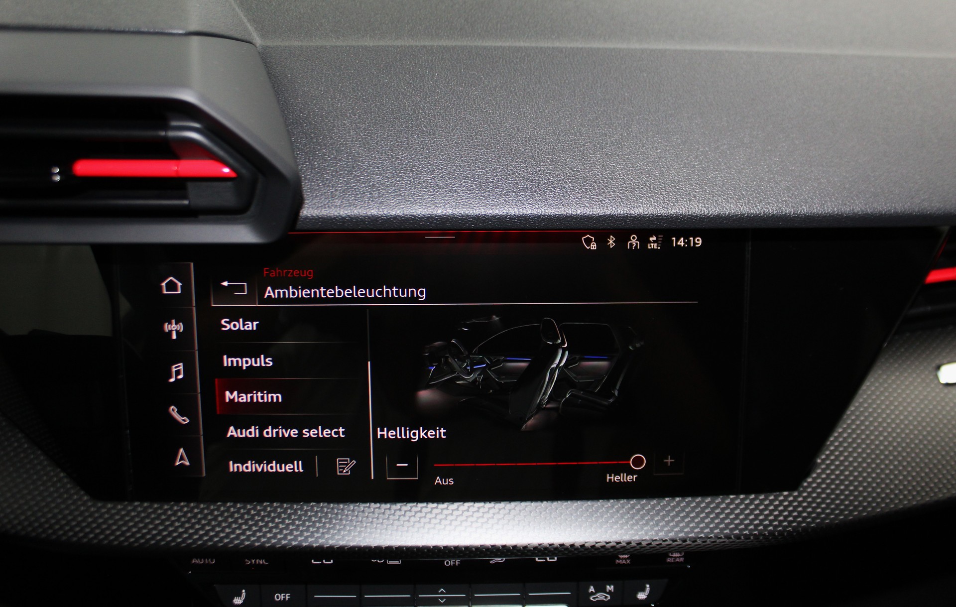 AUDI RS3 Sportback 2.5 TSI quattro S-tronic/ RS-Designpaket plus rot / Keramikbremsanlage / CH-Fahrzeug-image-22