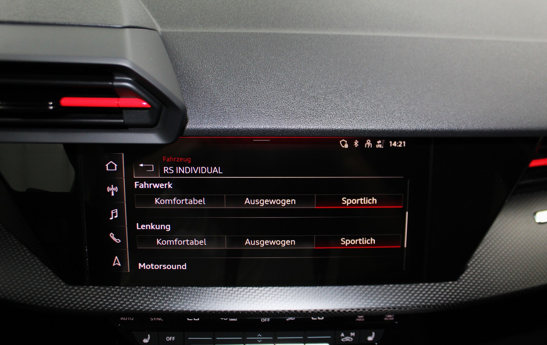 AUDI RS3 Sportback 2.5 TSI quattro S-tronic/ RS-Designpaket plus rot / Keramikbremsanlage / CH-Fahrzeug-image-28
