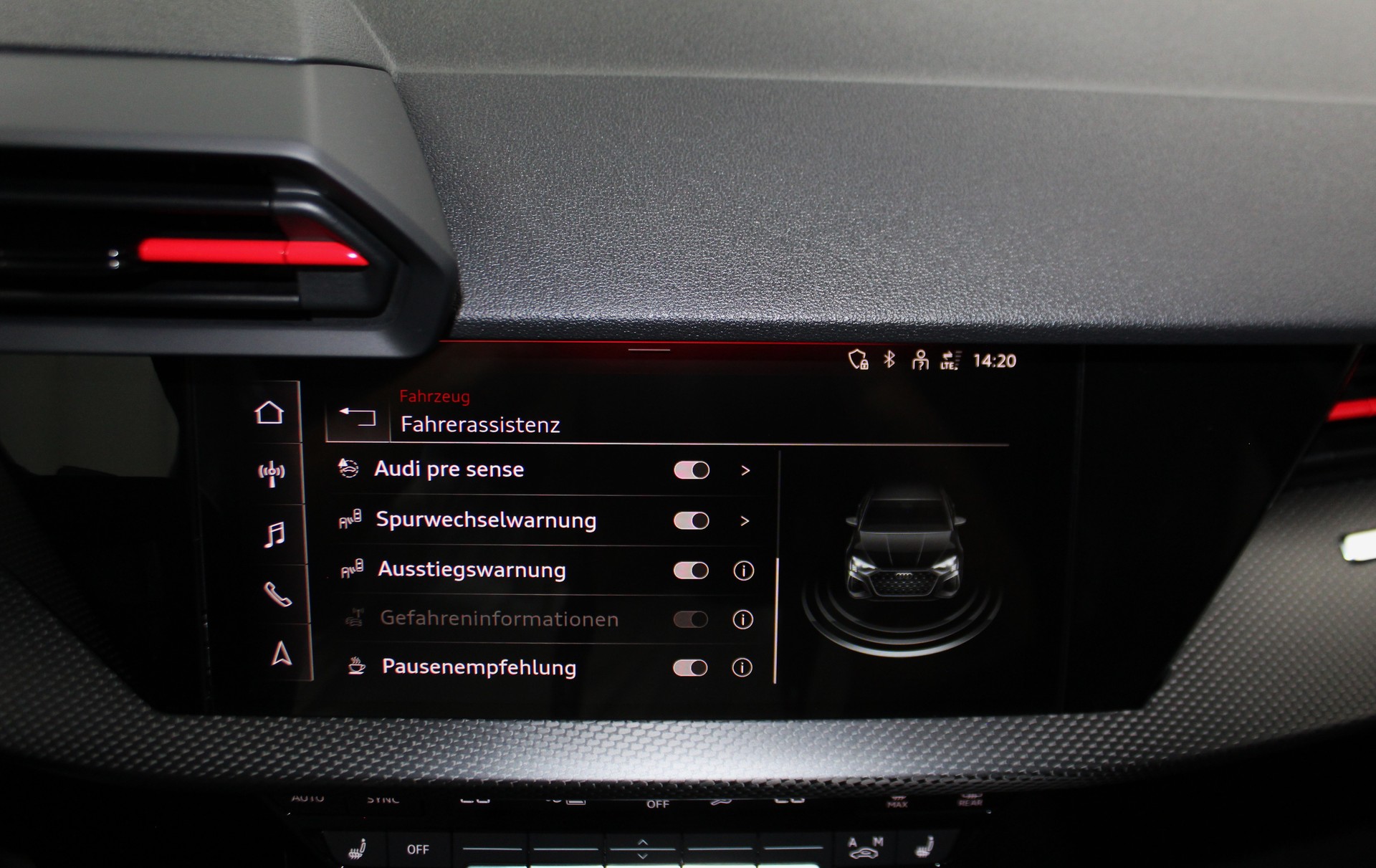AUDI RS3 Sportback 2.5 TSI quattro S-tronic/ RS-Designpaket plus rot / Keramikbremsanlage / CH-Fahrzeug-image-24