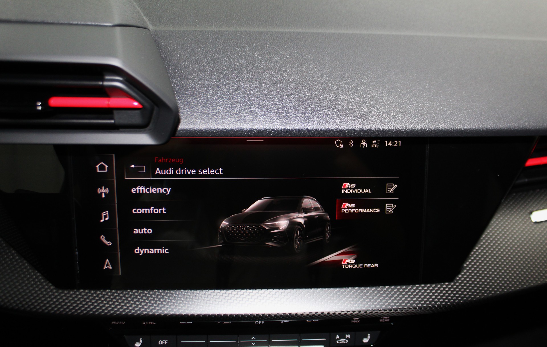 AUDI RS3 Sportback 2.5 TSI quattro S-tronic/ RS-Designpaket plus rot / Keramikbremsanlage / CH-Fahrzeug-image-26