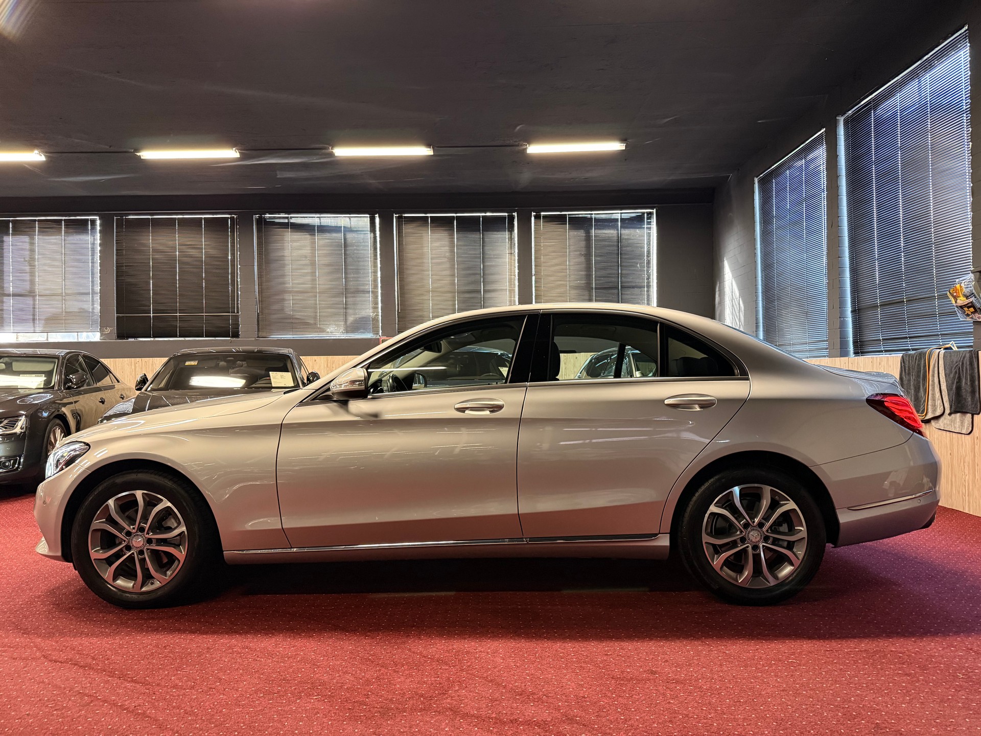 MERCEDES-BENZ C 180 Elégance 7G-Tronic / ** Frisch ab MFK & Service / 12 MT Garantie **-image-9