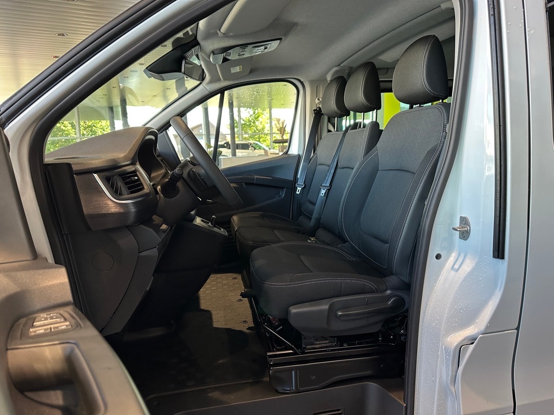 RENAULT Trafic Blue dCi 170 Passenger Techno EDC-image-9