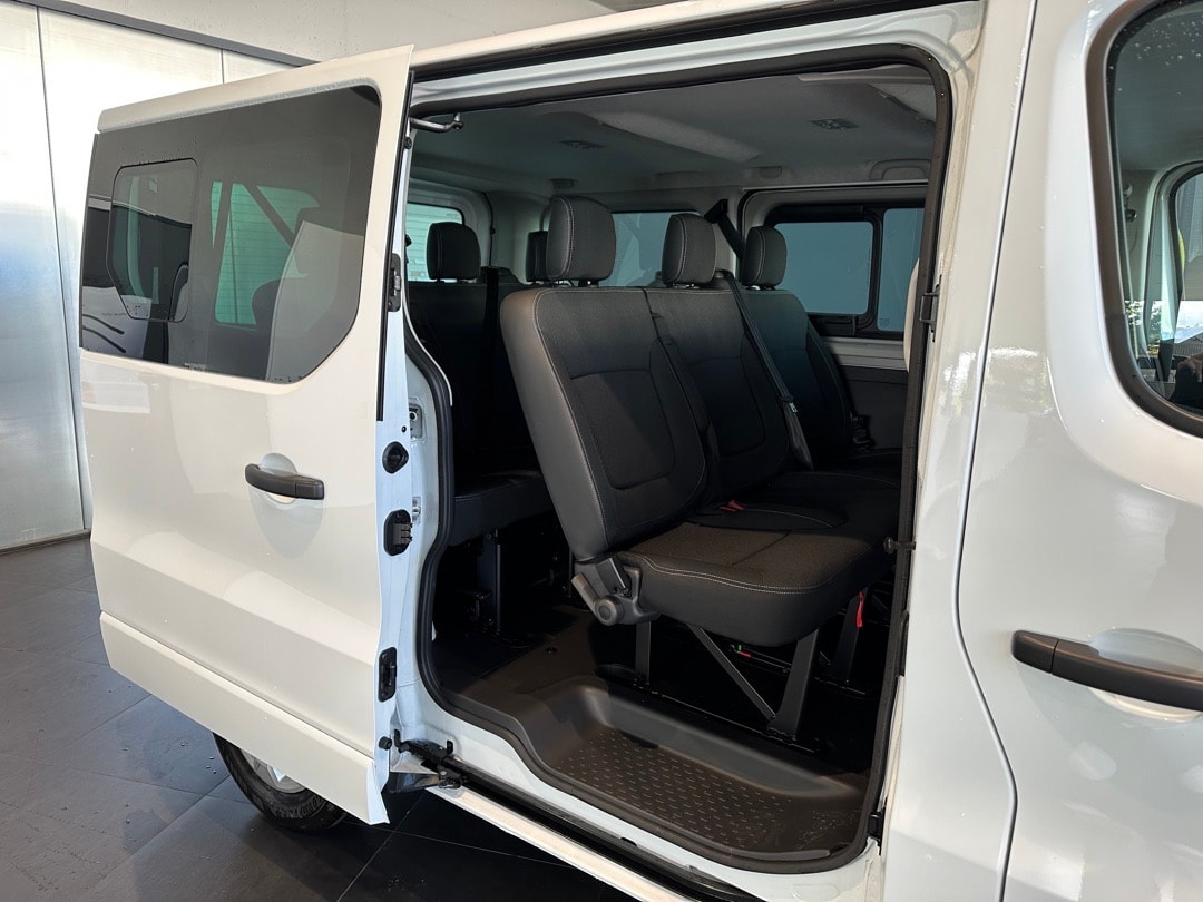 RENAULT Trafic Blue dCi 170 Passenger Techno EDC-image-13