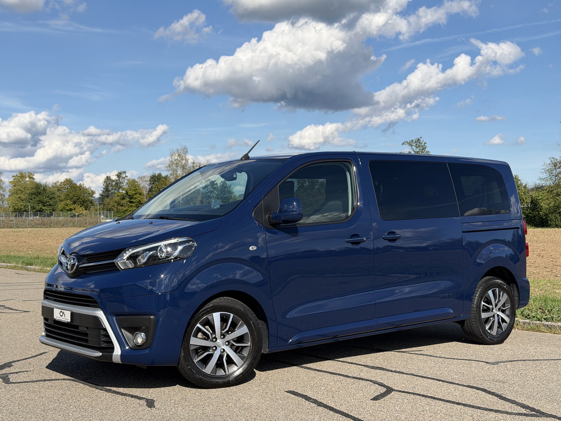 TOYOTA Proace Verso 2.0 D-4D Family L1 - *8-PLÄTZER / 1. HAND* - *TOP-AUSSTATTUNG* - *8-FACH ALU & GARANTIE*-showroom-element-2