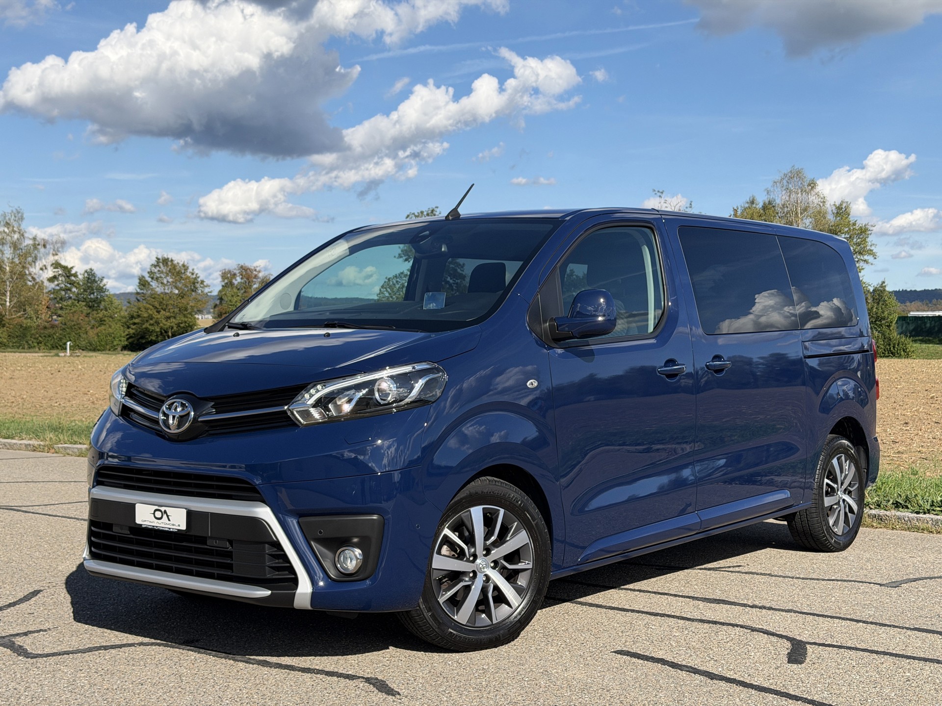 TOYOTA Proace Verso 2.0 D-4D Family L1 - *8-PLÄTZER / 1. HAND* - *TOP-AUSSTATTUNG* - *8-FACH ALU & GARANTIE*-showroom-element-1
