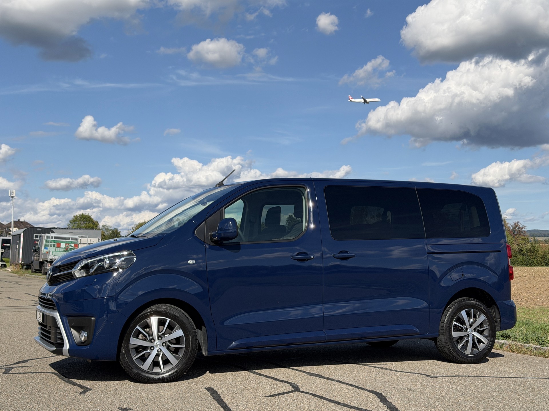 TOYOTA Proace Verso 2.0 D-4D Family L1 - *8-PLÄTZER / 1. HAND* - *TOP-AUSSTATTUNG* - *8-FACH ALU & GARANTIE*-showroom-element-3