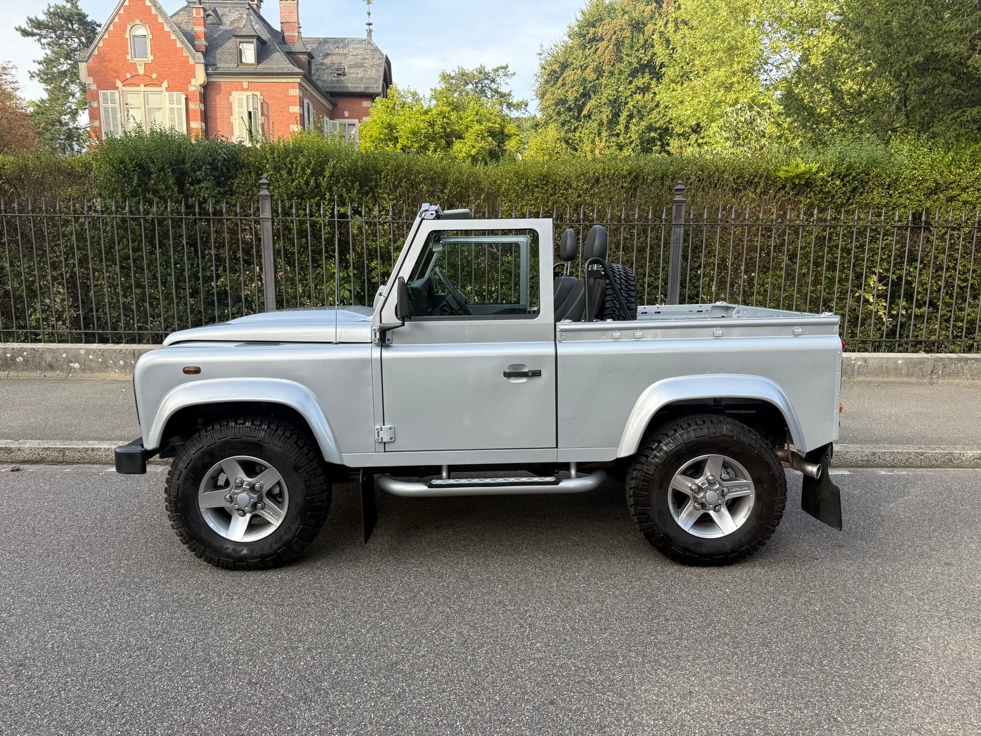 LAND ROVER 90TD4 Soft Top-showroom-element-2