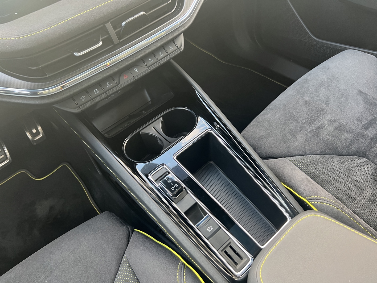 SKODA Enyaq Coupé iV RS 4x4-image-12