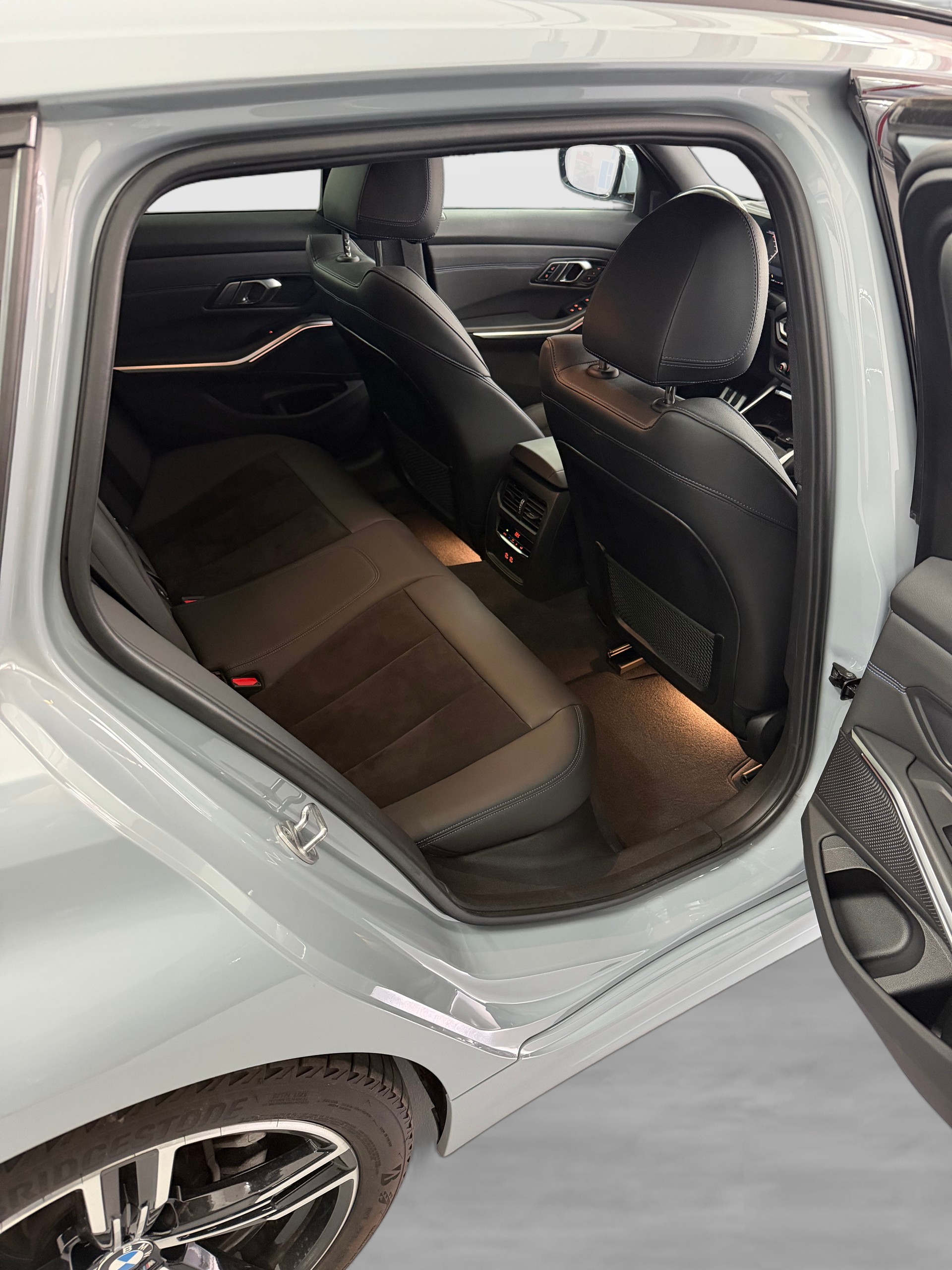 BMW 318i Touring Steptronic M Sport-image-13
