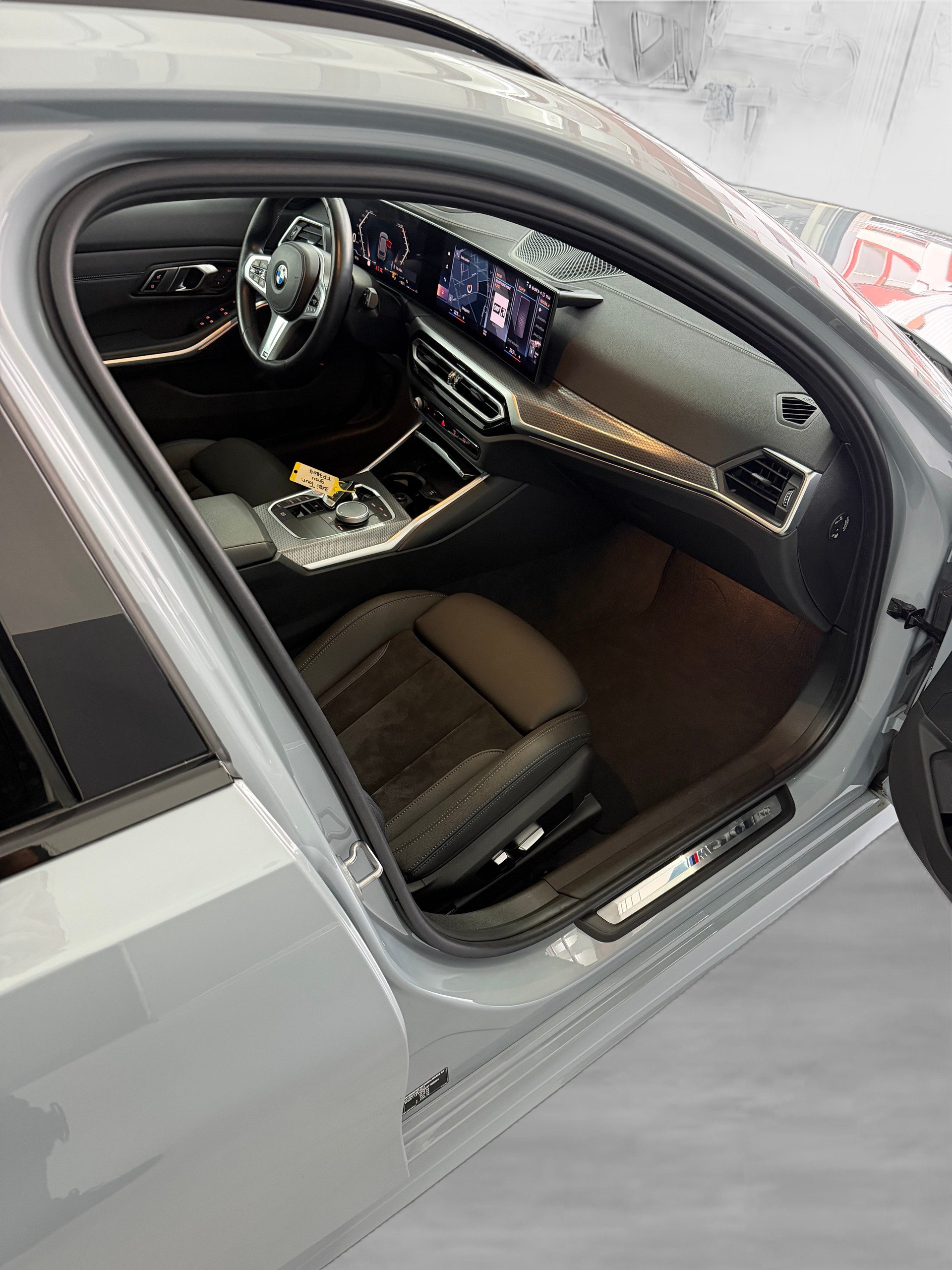BMW 318i Touring Steptronic M Sport-image-11