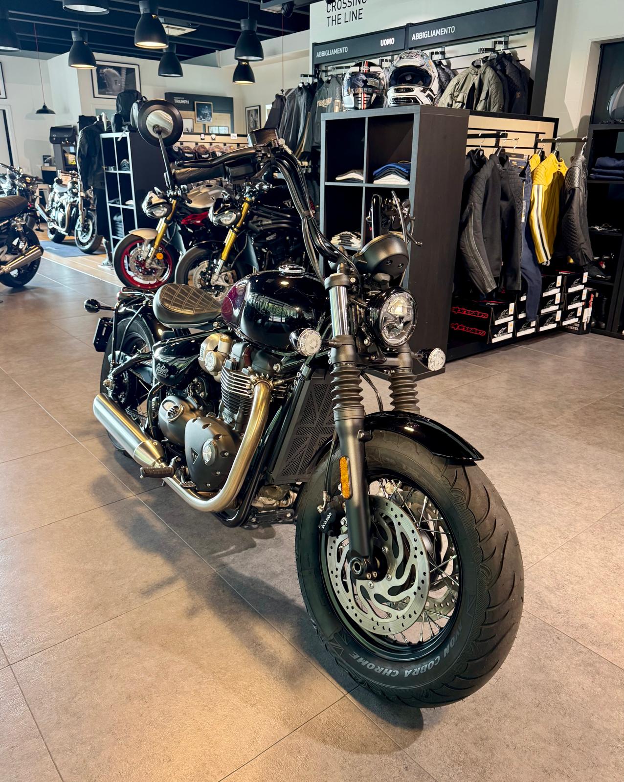 TRIUMPH Bonneville 1200 Bobber-image-3
