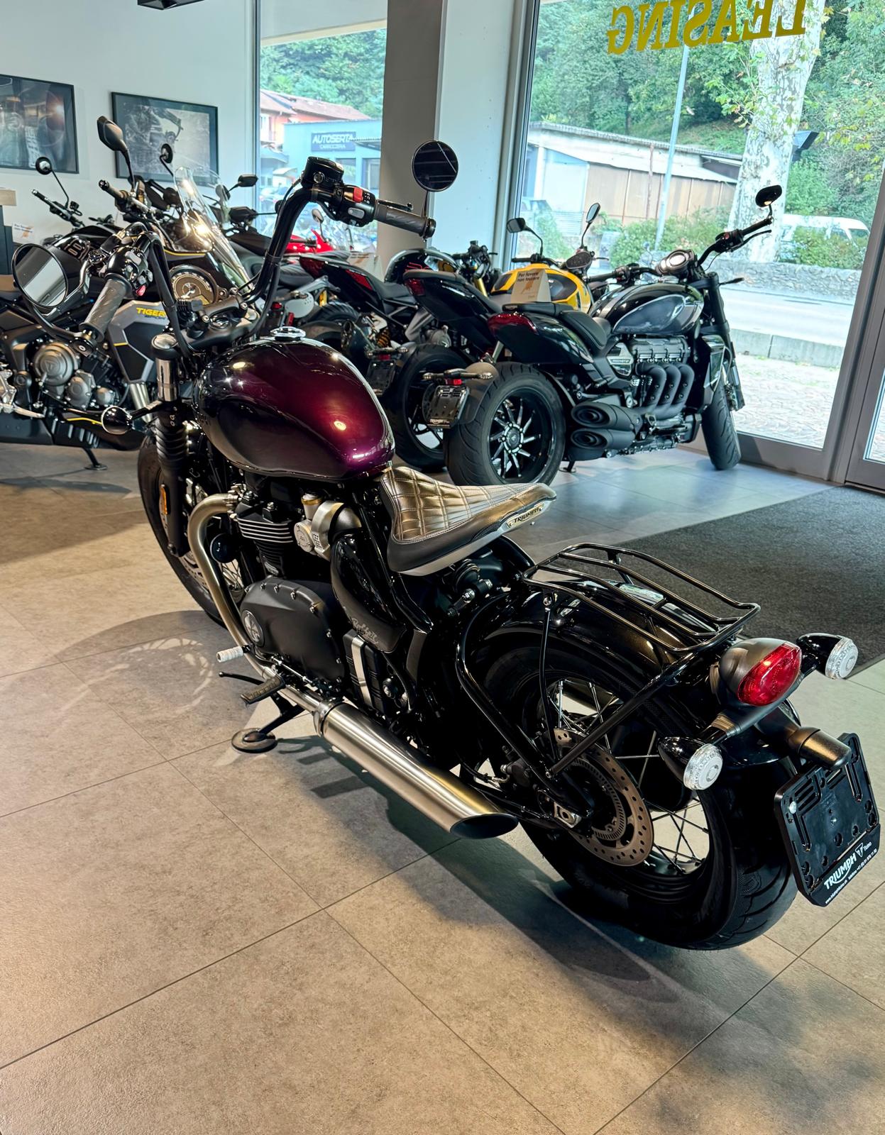 TRIUMPH Bonneville 1200 Bobber-image-4