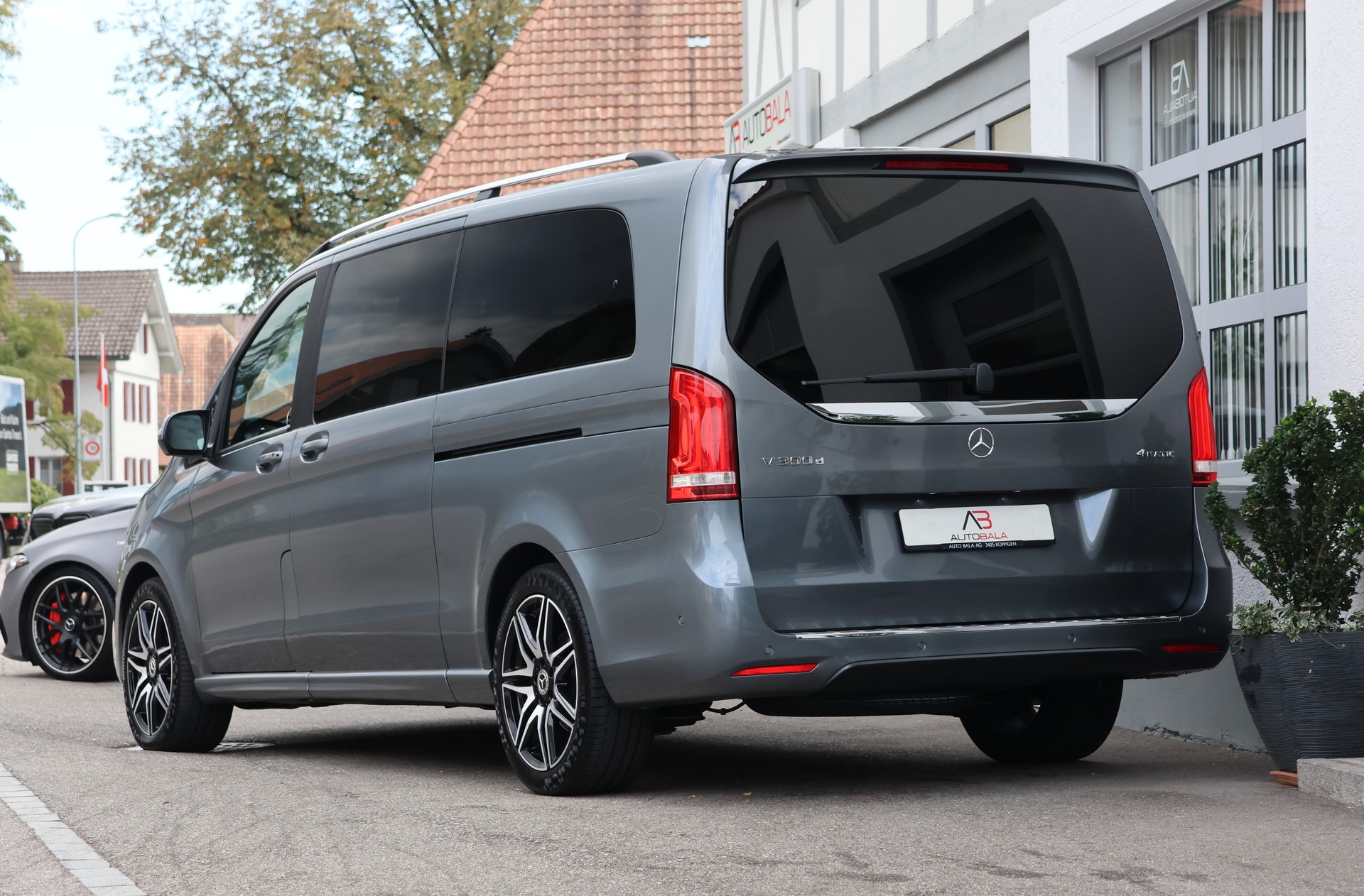 MERCEDES-BENZ V 300 d extralang Avantgarde 4Matic 9G-Tronic (CH)-showroom-element-2