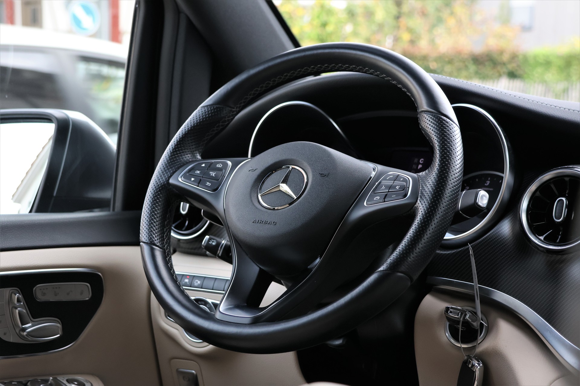 MERCEDES-BENZ V 300 d extralang Avantgarde 4Matic 9G-Tronic (CH)-image-16