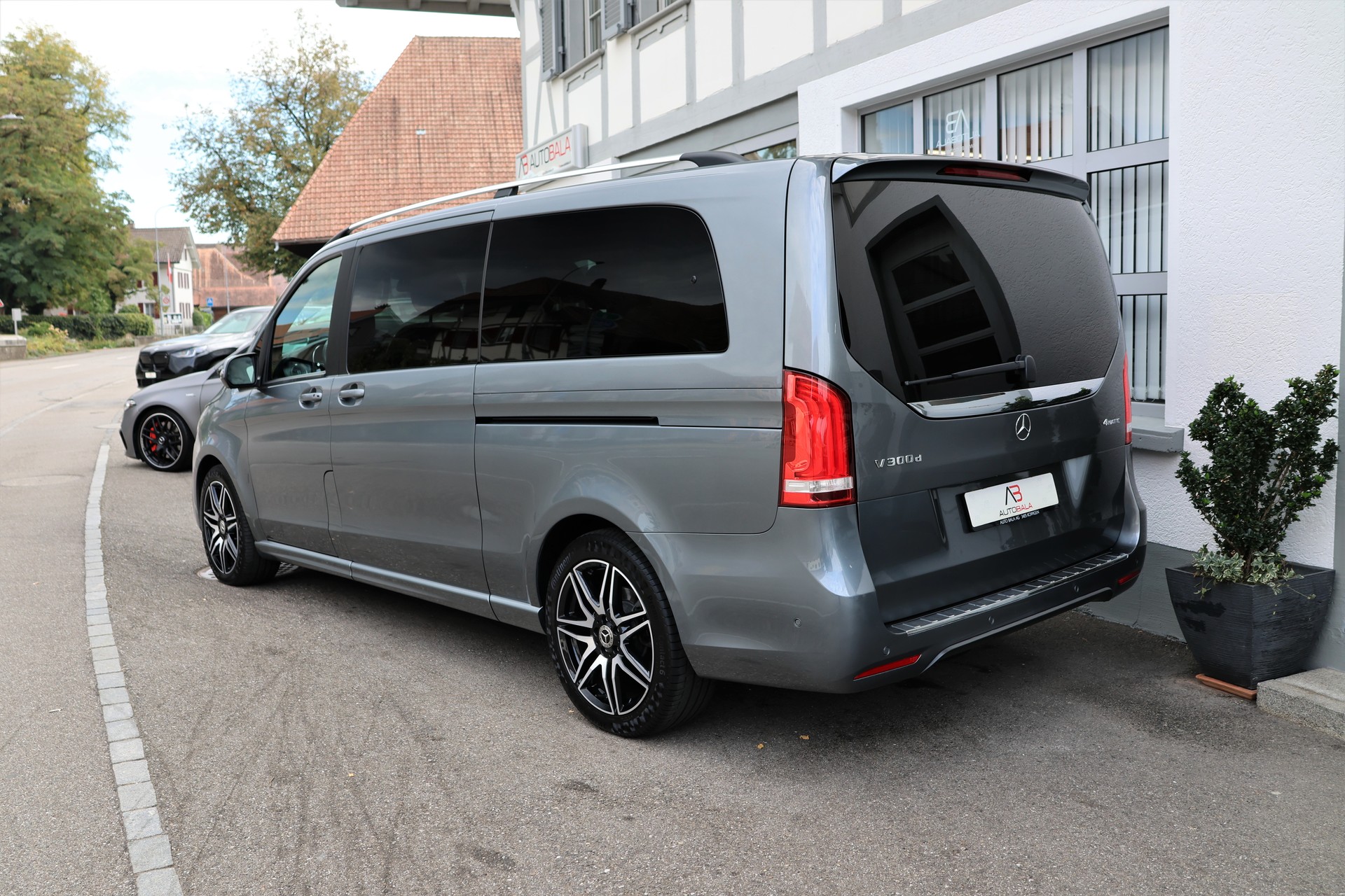 MERCEDES-BENZ V 300 d extralang Avantgarde 4Matic 9G-Tronic (CH)-image-6