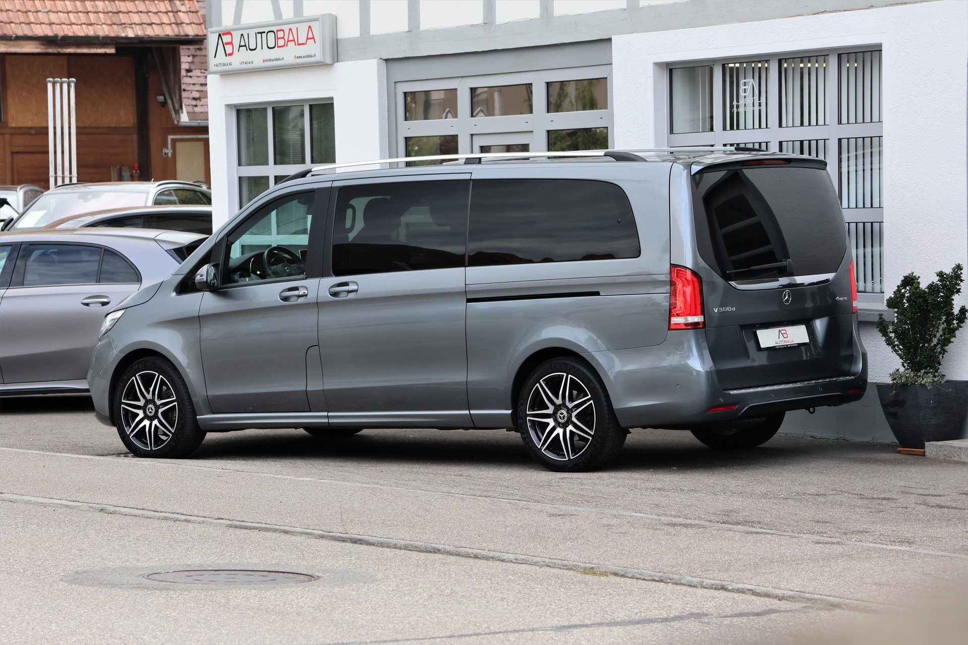 MERCEDES-BENZ V 300 d extralang Avantgarde 4Matic 9G-Tronic (CH)-image-4