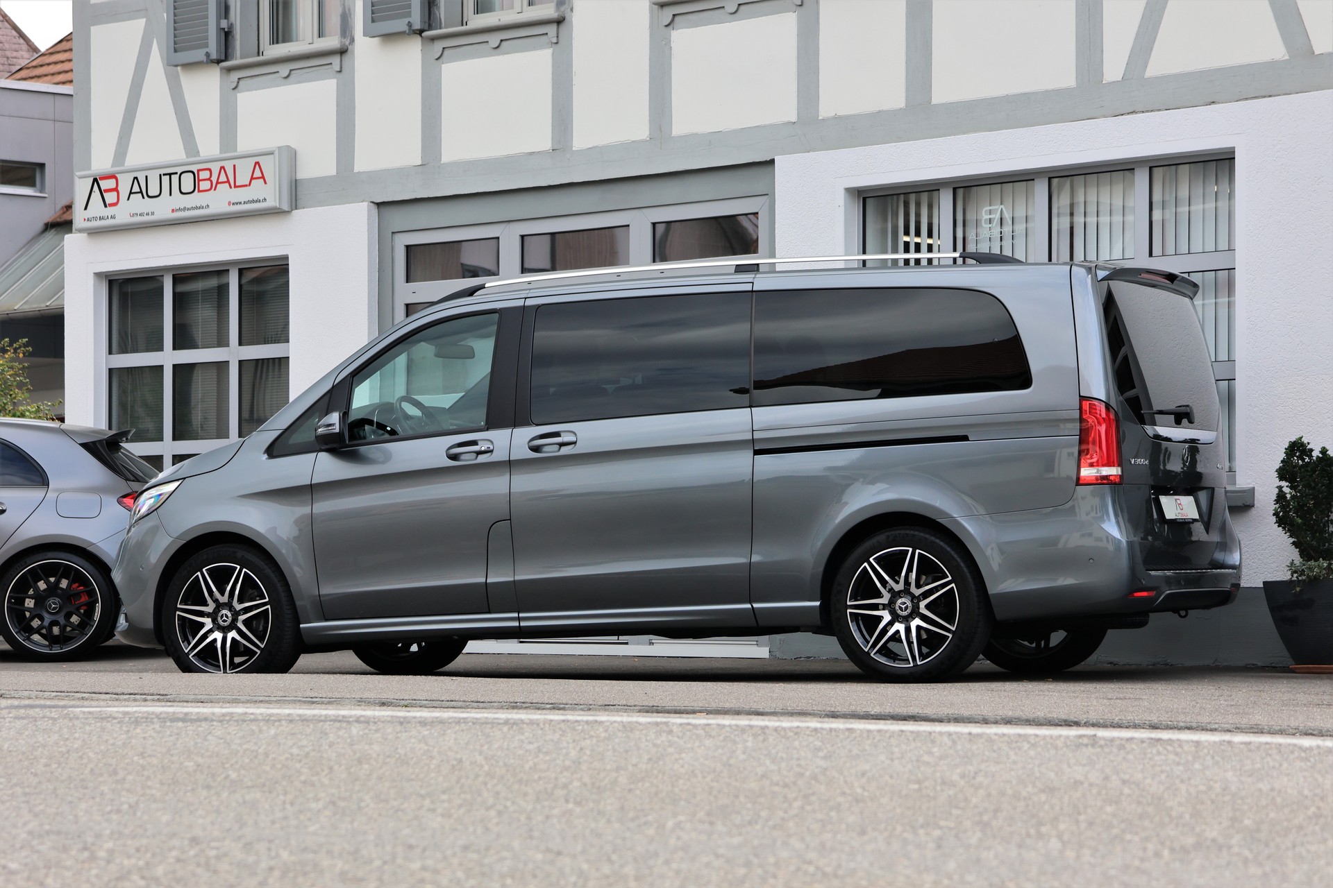 MERCEDES-BENZ V 300 d extralang Avantgarde 4Matic 9G-Tronic (CH)-showroom-element-3