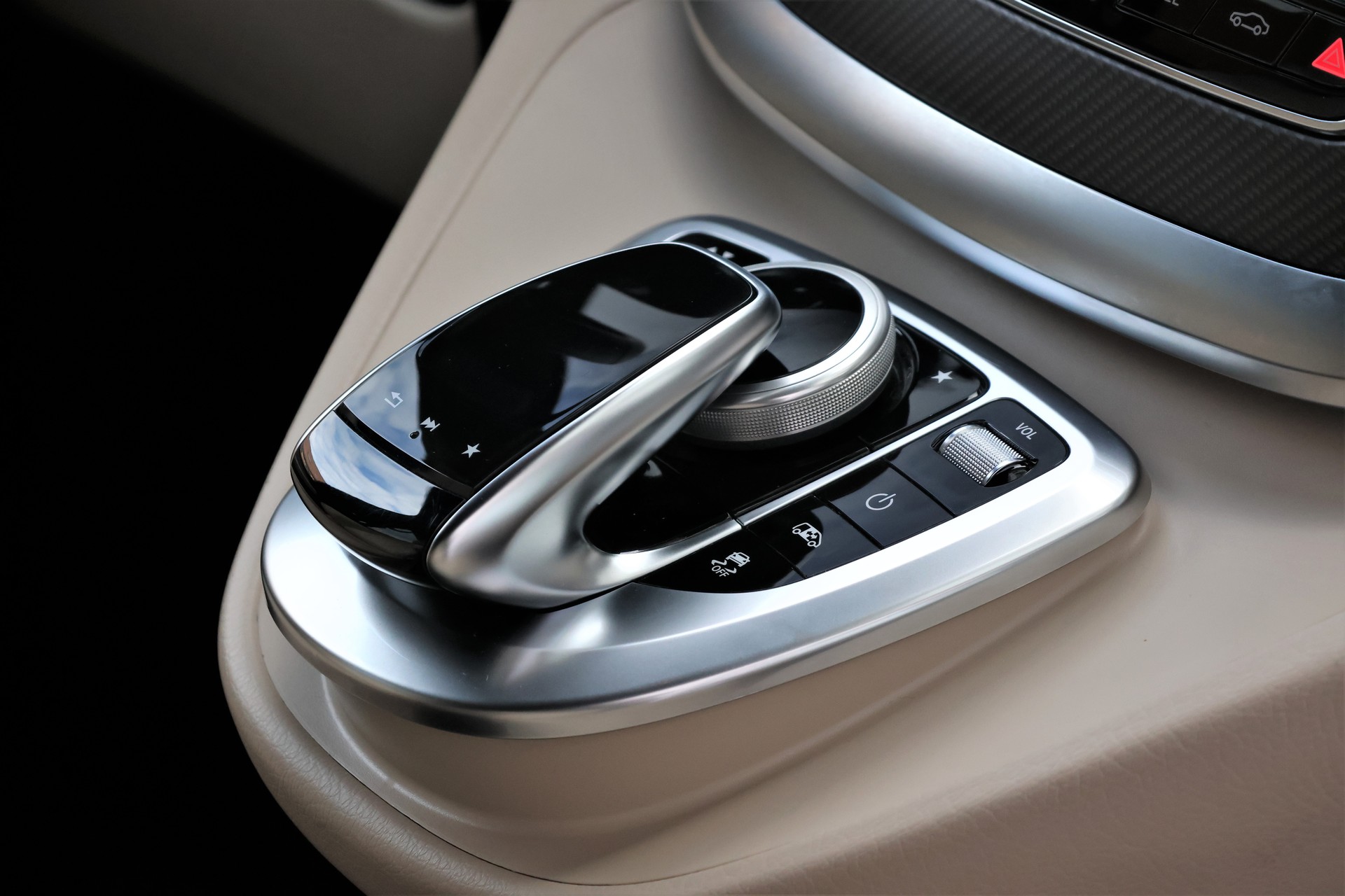 MERCEDES-BENZ V 300 d extralang Avantgarde 4Matic 9G-Tronic (CH)-image-23