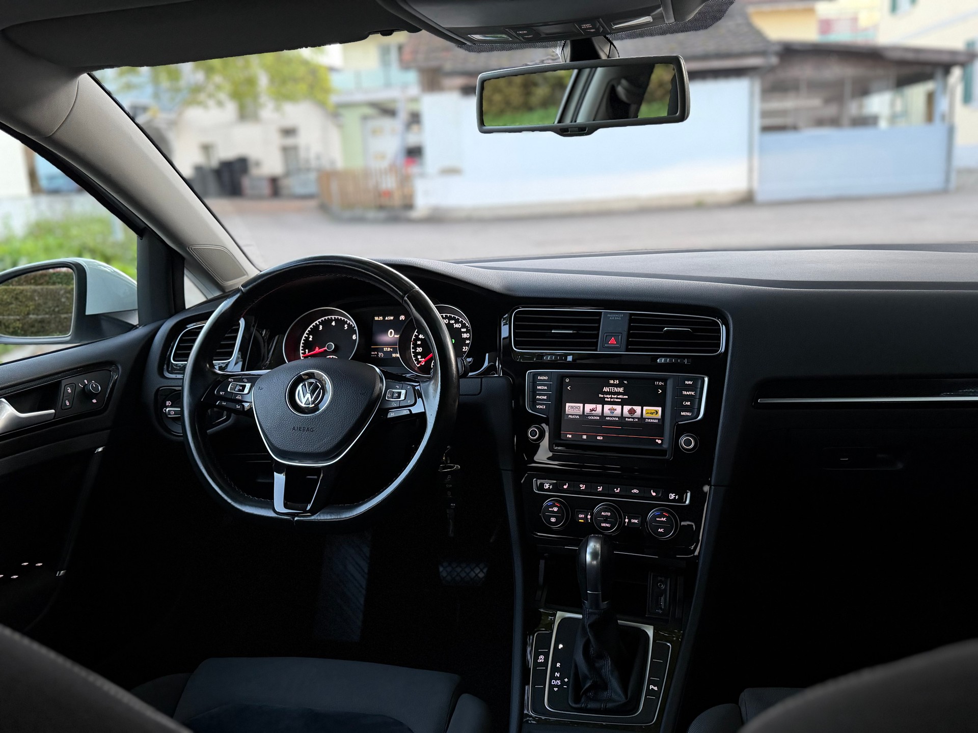 VW Golf 1.4 TSI Highline DSG-image-18
