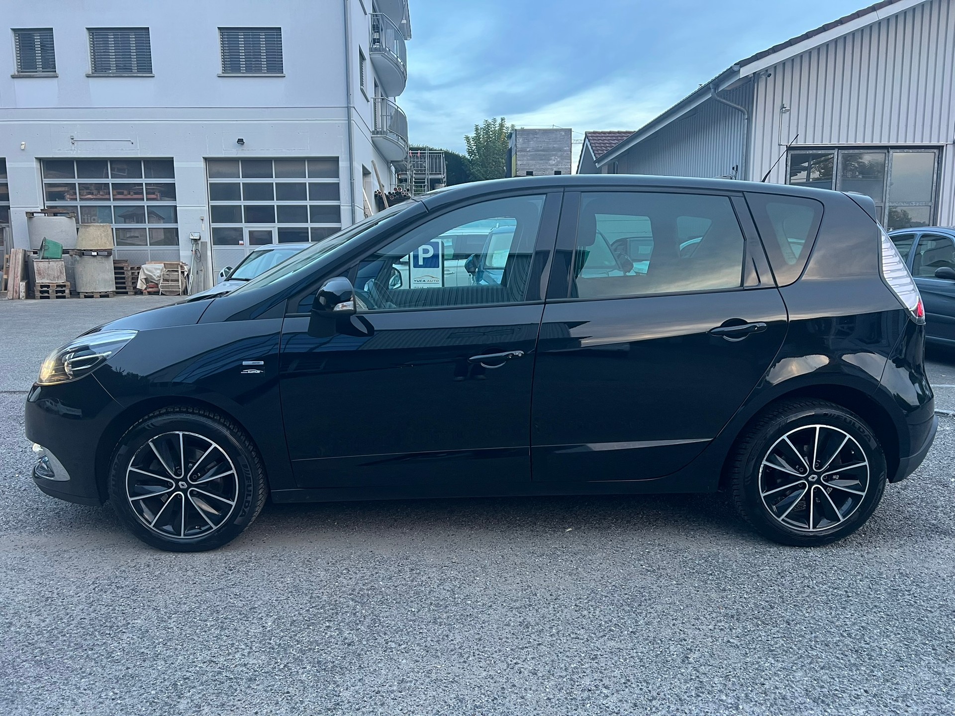 RENAULT Scénic 1.5 dCi Bose Edition EDC-showroom-element-2