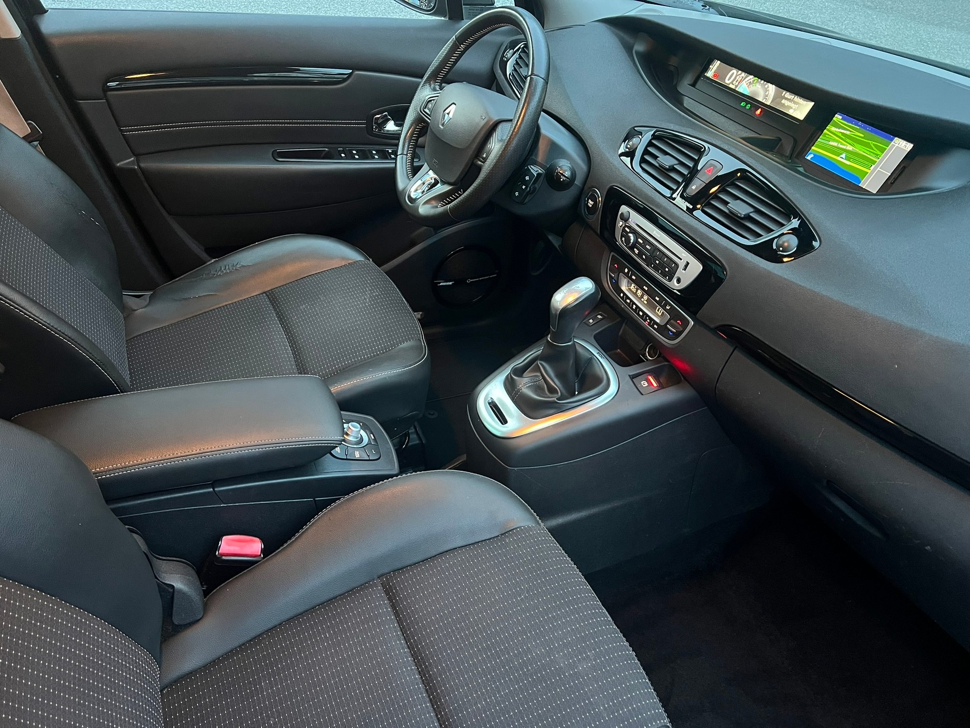 RENAULT Scénic 1.5 dCi Bose Edition EDC-image-14