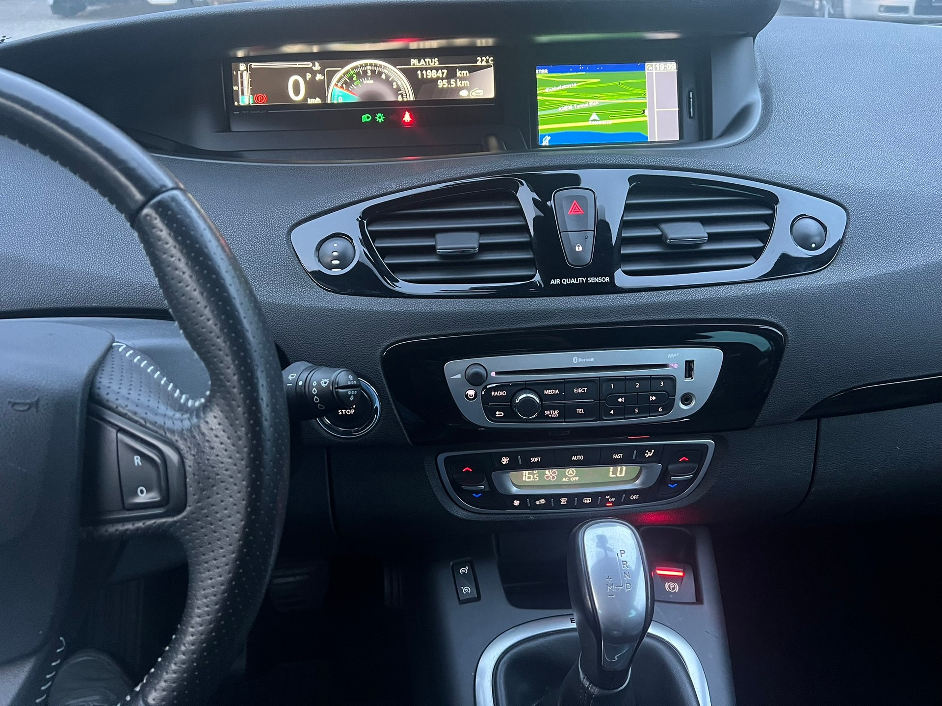 RENAULT Scénic 1.5 dCi Bose Edition EDC-image-12
